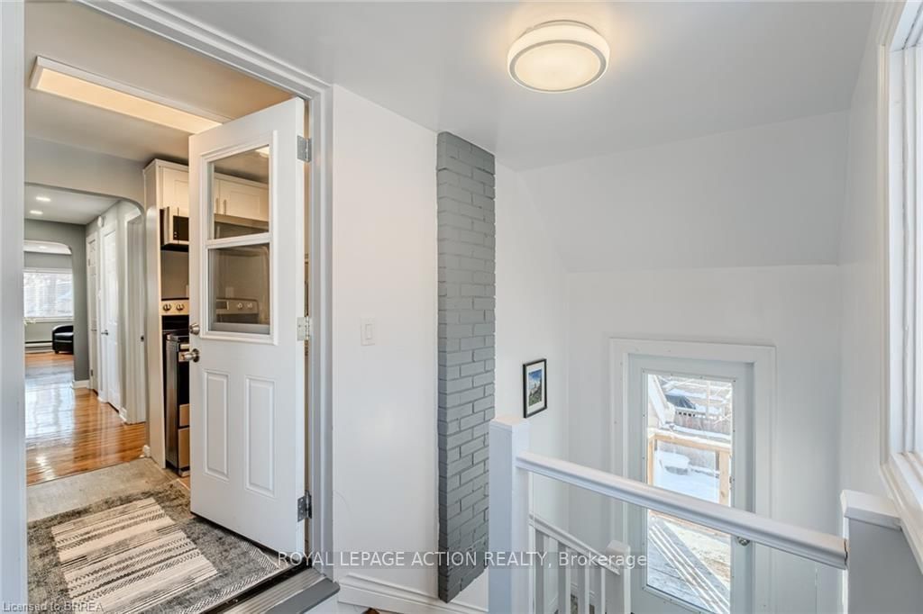 Detached House for sale at 42 East 31st Street, Hamilton, Ontario, L8V 3N7 - Raleigh - MLS: X12985322