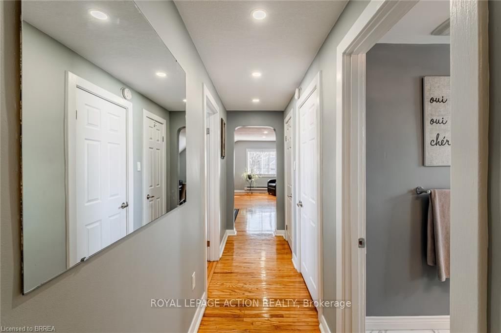 Detached House for sale at 42 East 31st Street, Hamilton, Ontario, L8V 3N7 - Raleigh - MLS: X12985322