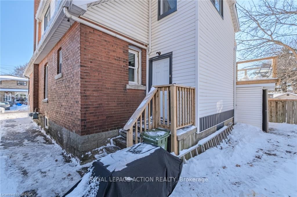 Detached House for sale at 42 East 31st Street, Hamilton, Ontario, L8V 3N7 - Raleigh - MLS: X12985322