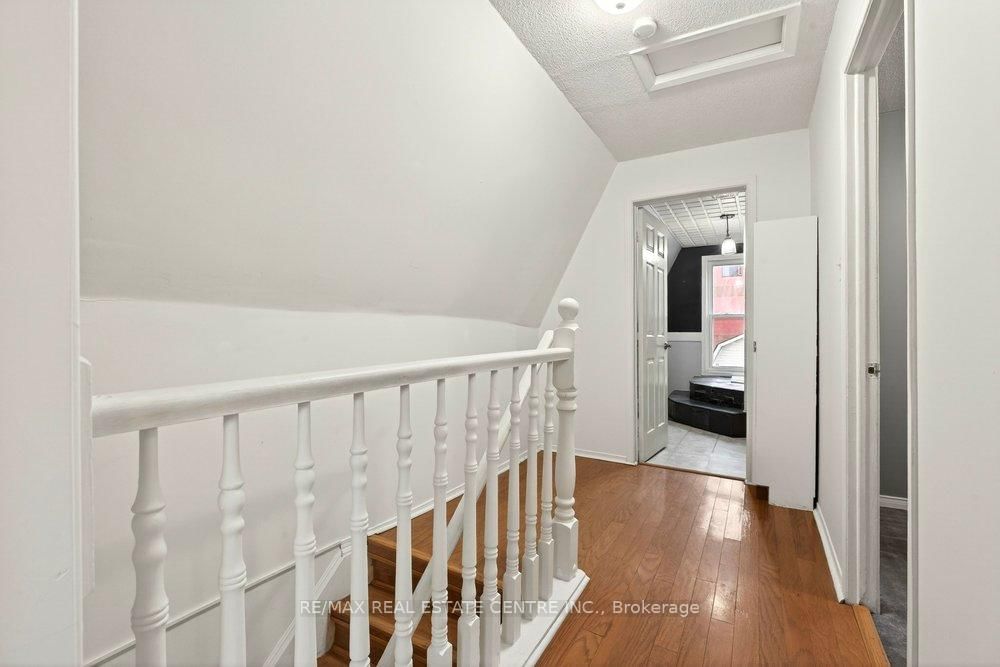 Detached House for sale at 23 Frederick Avenue, Hamilton, Ontario, L8H 4K1 - Crown Point - MLS: X12985402