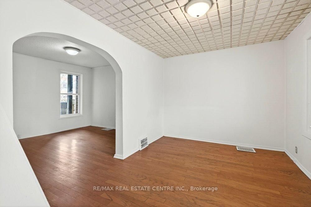 23 Frederick Avenue