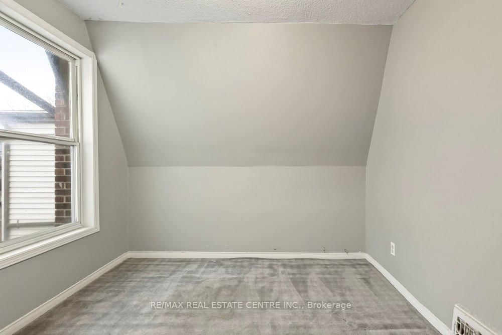 Detached House for sale at 23 Frederick Avenue, Hamilton, Ontario, L8H 4K1 - Crown Point - MLS: X12985402