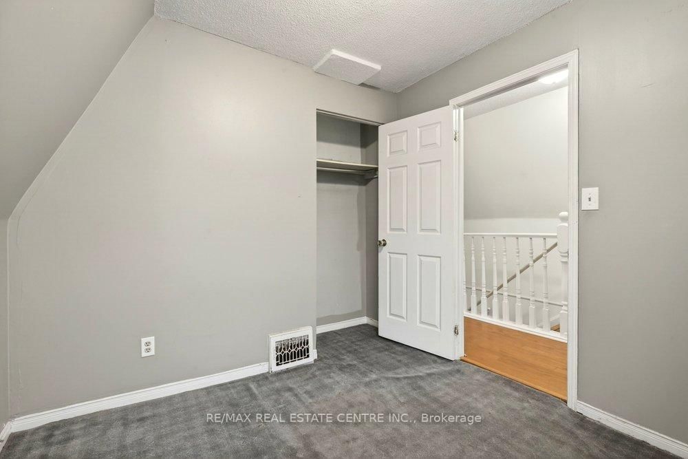 Detached House for sale at 23 Frederick Avenue, Hamilton, Ontario, L8H 4K1 - Crown Point - MLS: X12985402