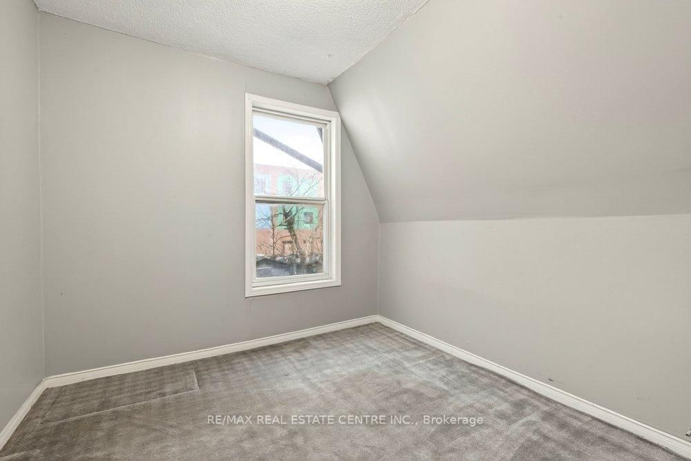 Detached House for sale at 23 Frederick Avenue, Hamilton, Ontario, L8H 4K1 - Crown Point - MLS: X12985402