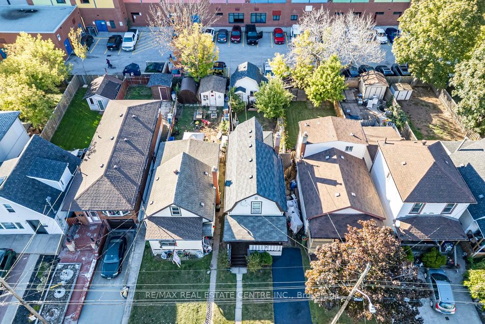 Detached House for sale at 23 Frederick Avenue, Hamilton, Ontario, L8H 4K1 - Crown Point - MLS: X12985402