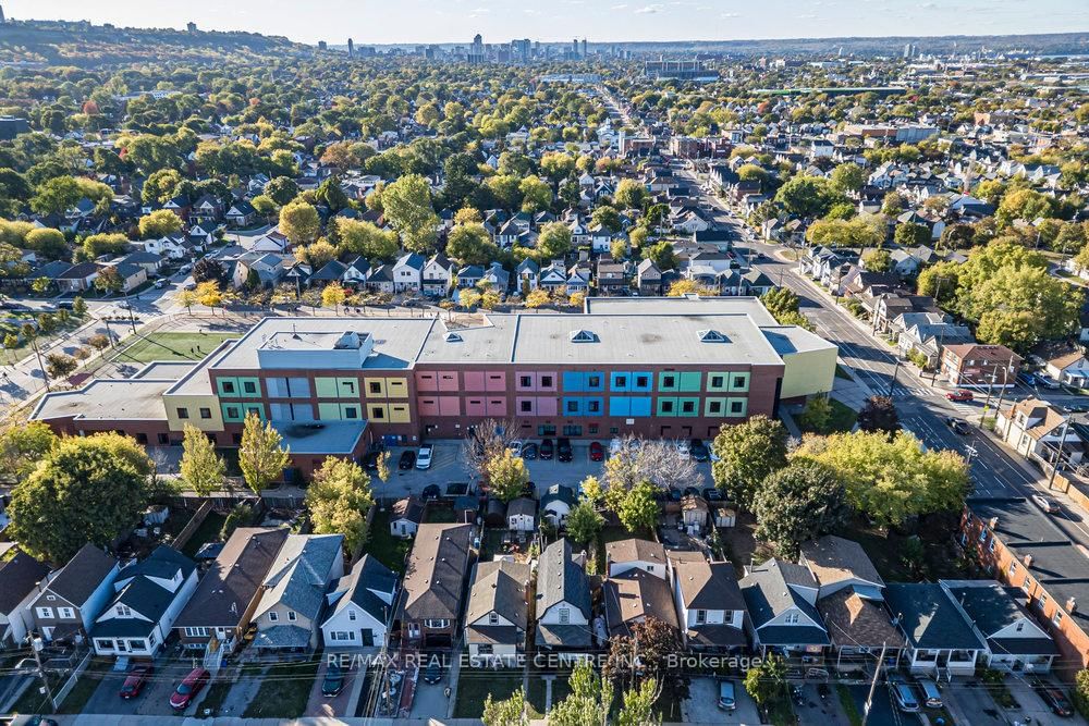 Detached House for sale at 23 Frederick Avenue, Hamilton, Ontario, L8H 4K1 - Crown Point - MLS: X12985402