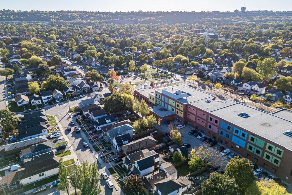 Detached House for sale at 23 Frederick Avenue, Hamilton, Ontario, L8H 4K1 - Crown Point - MLS: X12985402