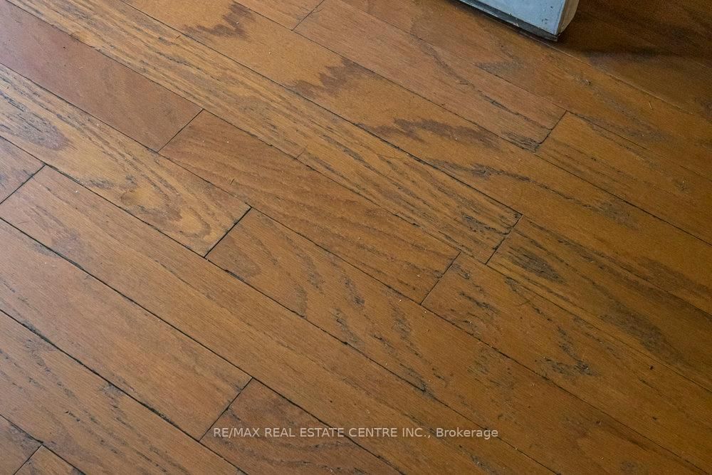 Detached House for sale at 23 Frederick Avenue, Hamilton, Ontario, L8H 4K1 - Crown Point - MLS: X12985402