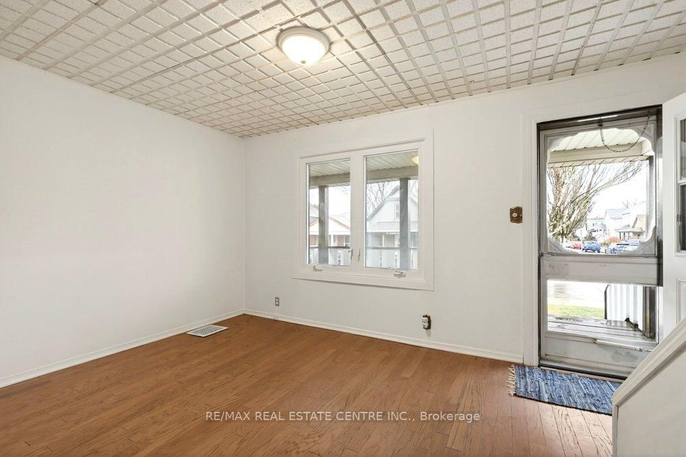 Detached House for sale at 23 Frederick Avenue, Hamilton, Ontario, L8H 4K1 - Crown Point - MLS: X12985402