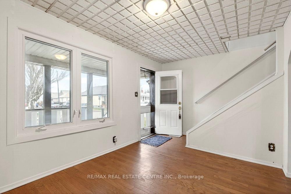 Detached House for sale at 23 Frederick Avenue, Hamilton, Ontario, L8H 4K1 - Crown Point - MLS: X12985402