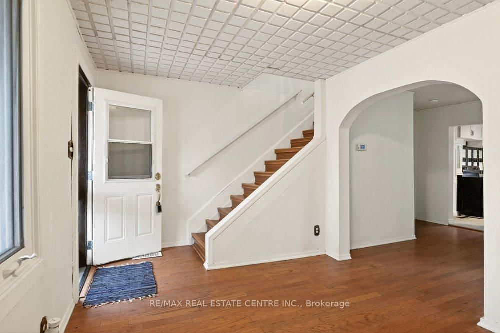 Detached House for sale at 23 Frederick Avenue, Hamilton, Ontario, L8H 4K1 - Crown Point - MLS: X12985402