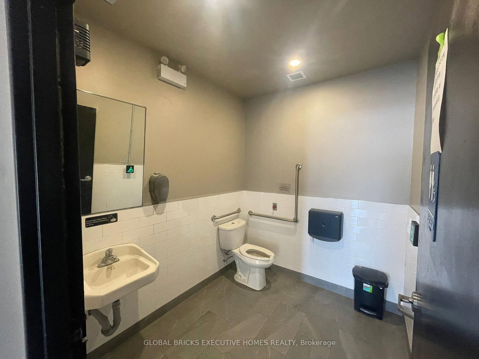 1060 Ontario Street - Photo 4