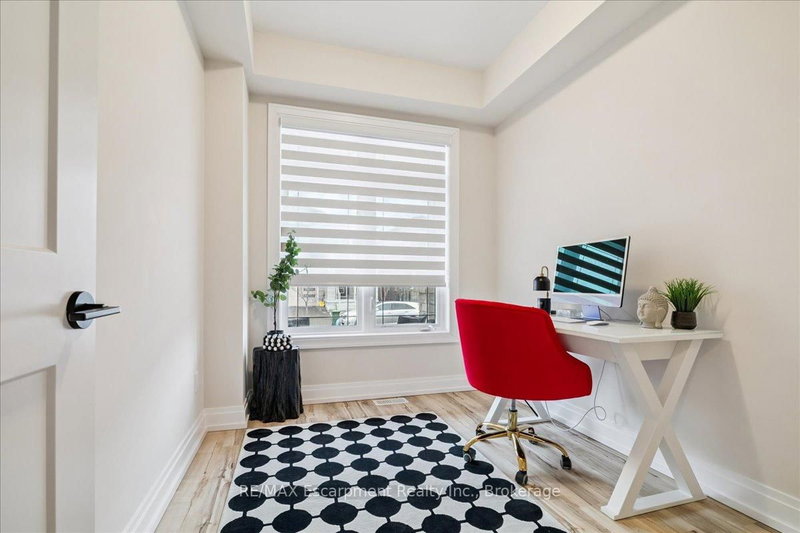 20 Granite Ridge Tr, Hamilton, L8B 1Y4 | Image 3