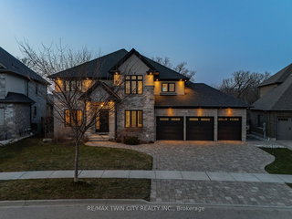 581 Manor Ridge Crescent