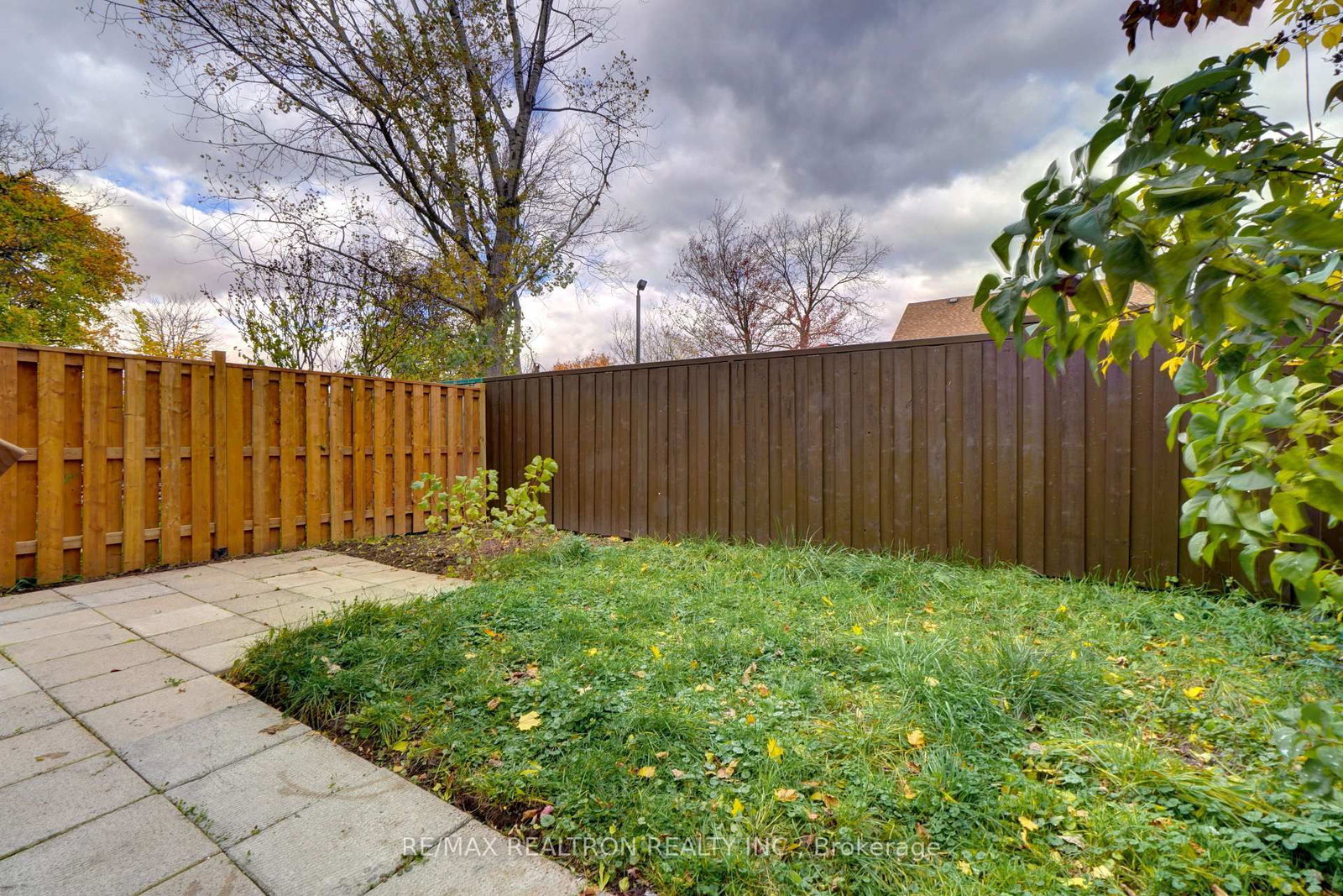 Detached House for sale at 26 State Street, Welland, Ontario, L3B 4K3 - Welland Downtown - MLS: X12985522