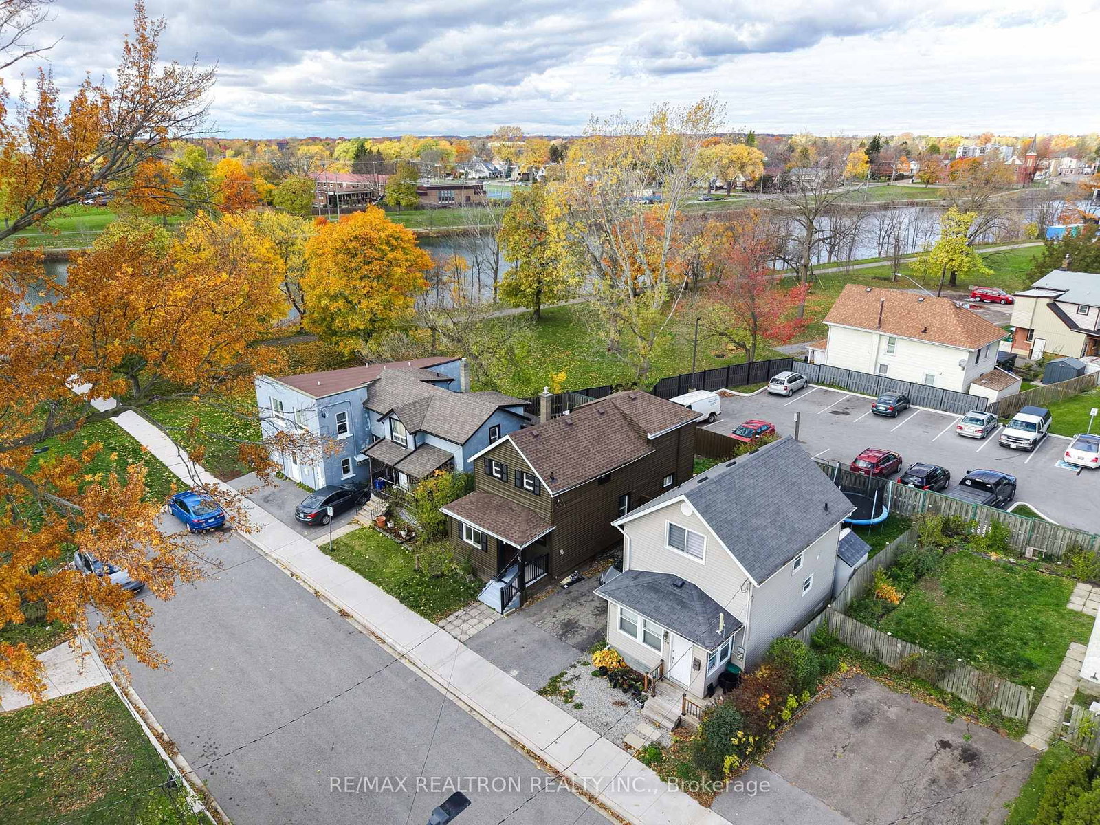 Detached House for sale at 26 State Street, Welland, Ontario, L3B 4K3 - Welland Downtown - MLS: X12985522