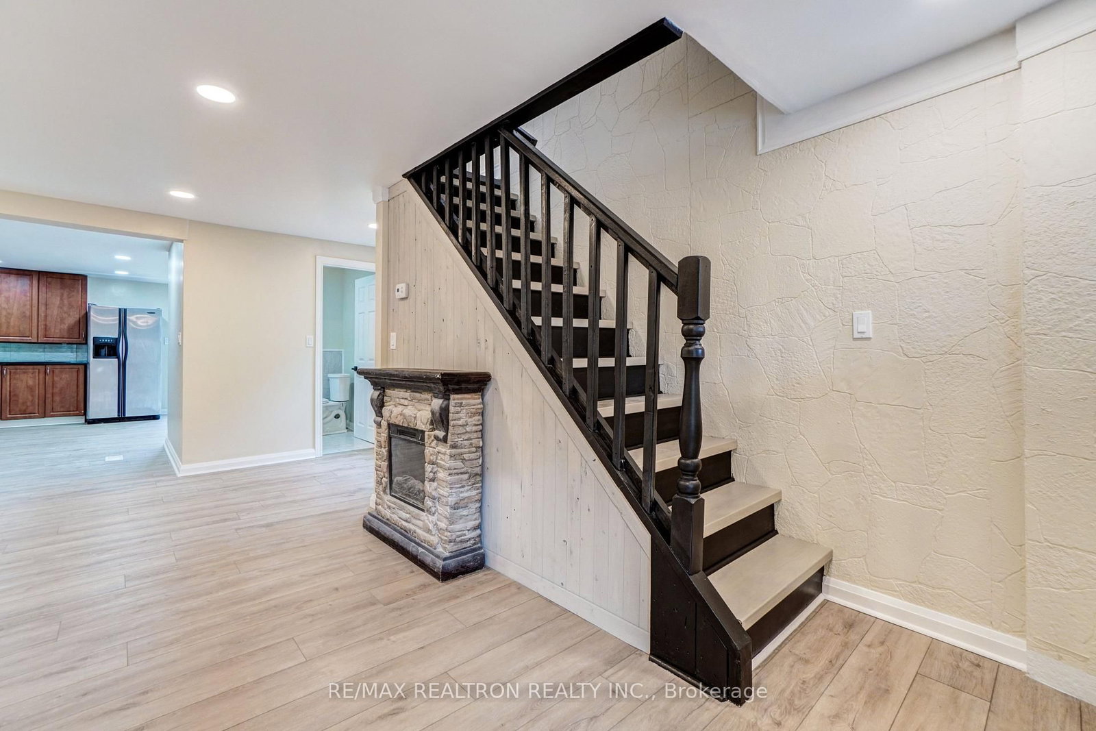 Detached House for sale at 26 State Street, Welland, Ontario, L3B 4K3 - Welland Downtown - MLS: X12985522