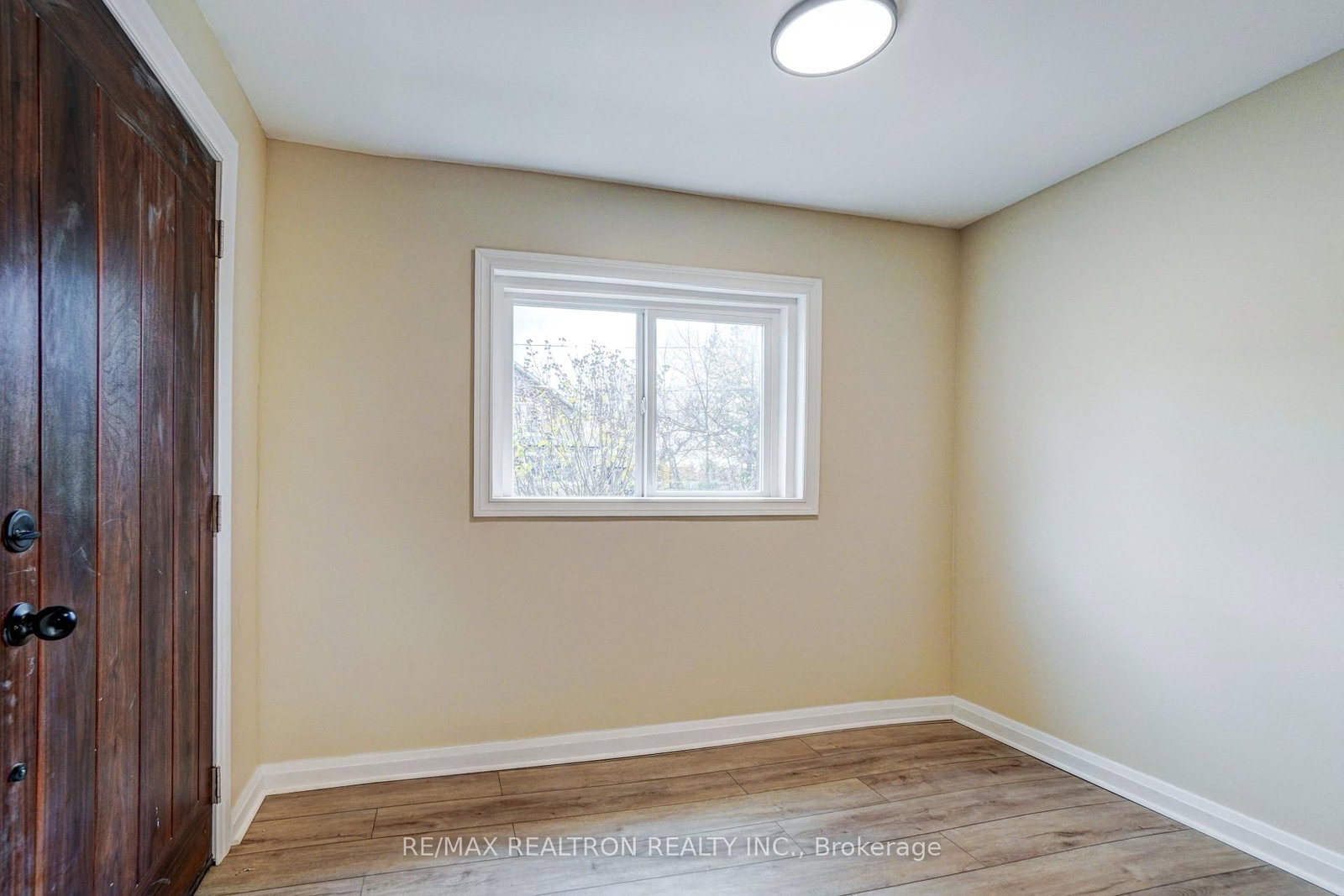 Detached House for sale at 26 State Street, Welland, Ontario, L3B 4K3 - Welland Downtown - MLS: X12985522