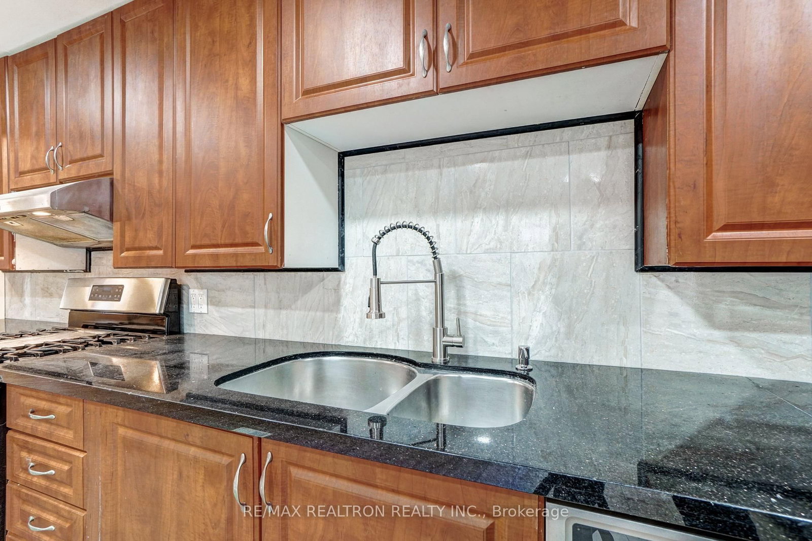 Detached House for sale at 26 State Street, Welland, Ontario, L3B 4K3 - Welland Downtown - MLS: X12985522