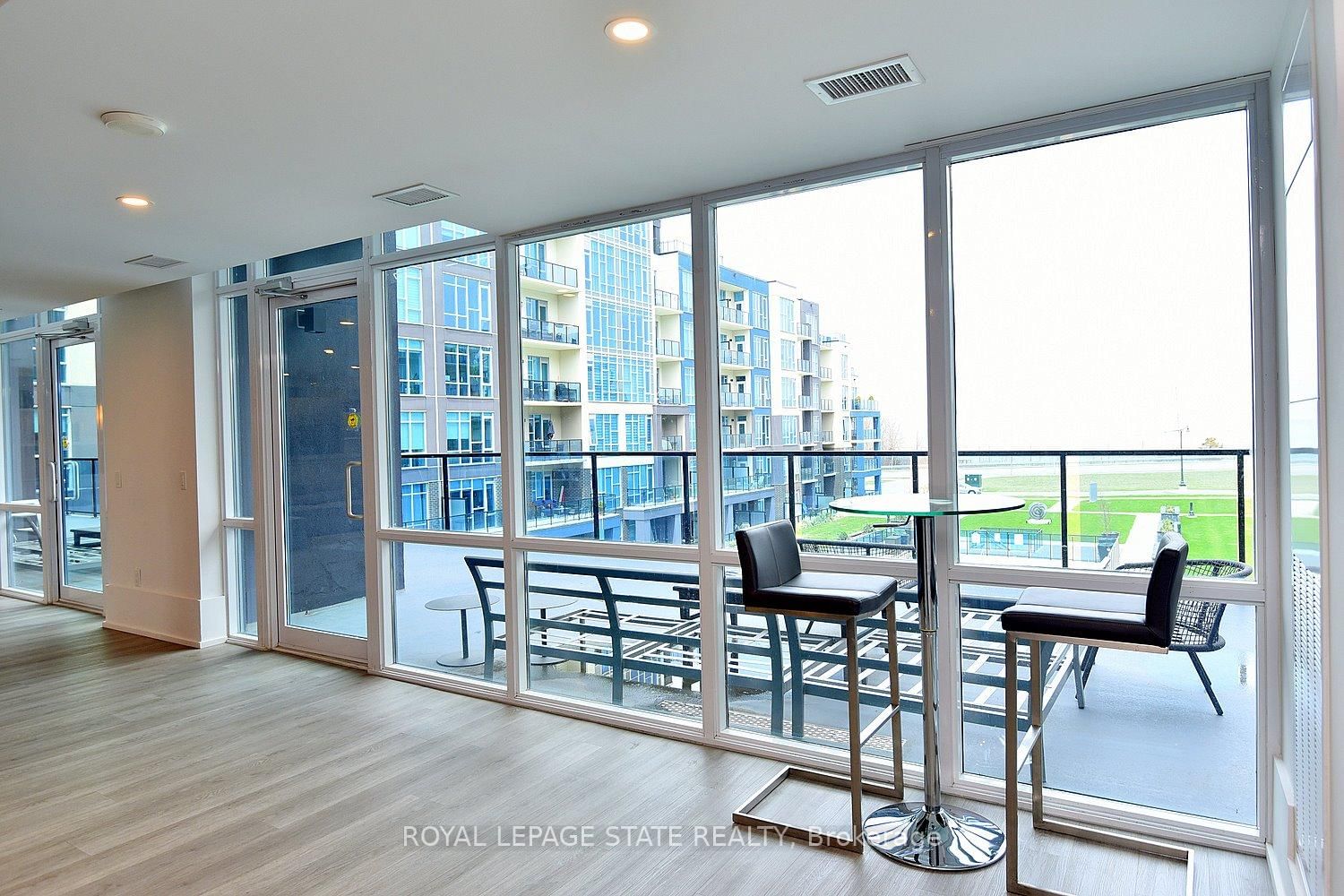 16 Concord Place • #145 • Grimsby, ON photo 35