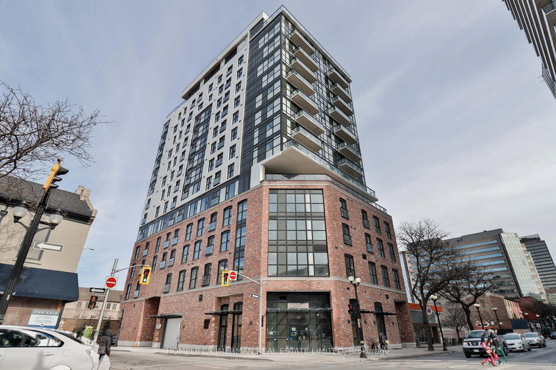 home for lease on PH1-206 King Street W