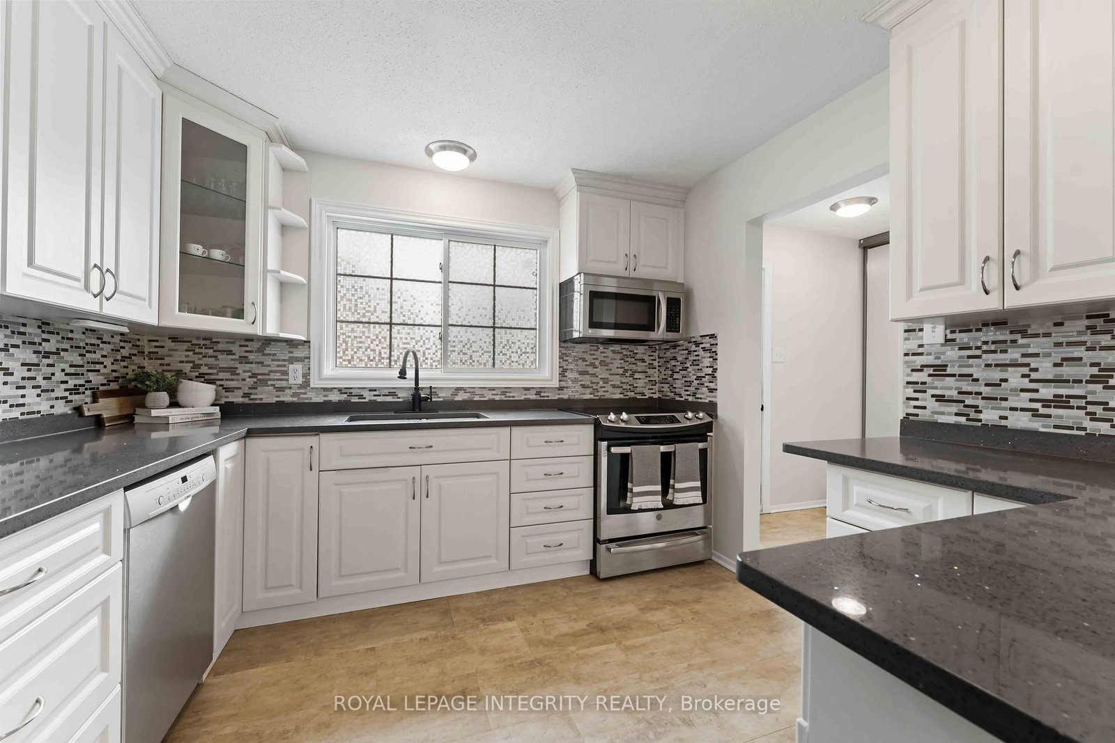 1585 Heron Road, Unit 19 - Photo 7