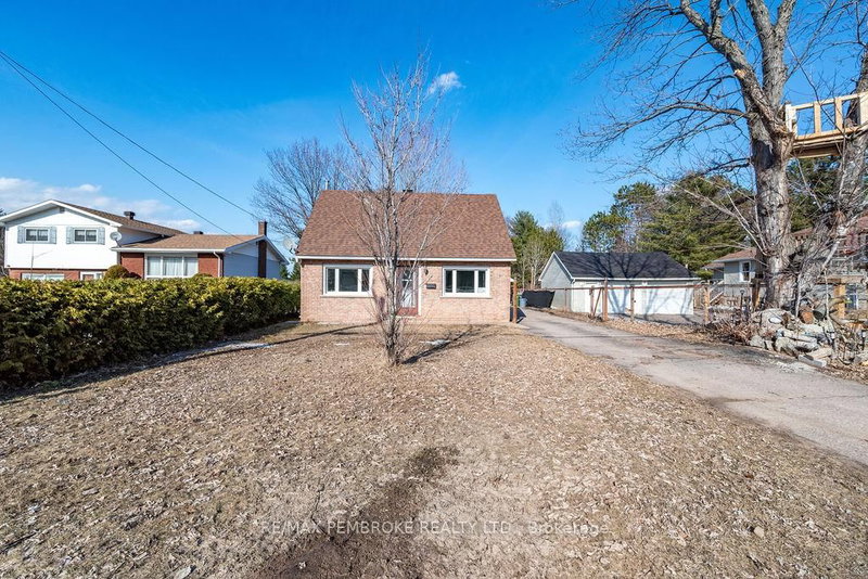 home for sale on 2849 Petawawa Boulevard