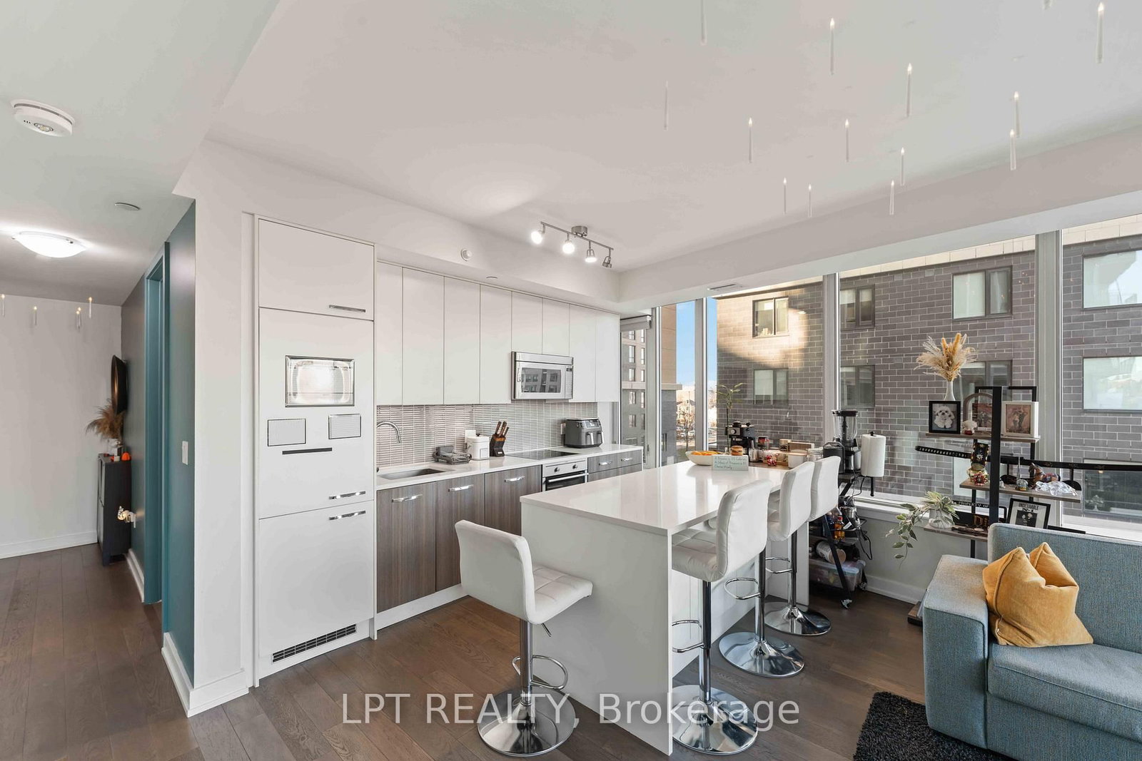 111 Champagne Avenue S, Unit 307 - Photo 14