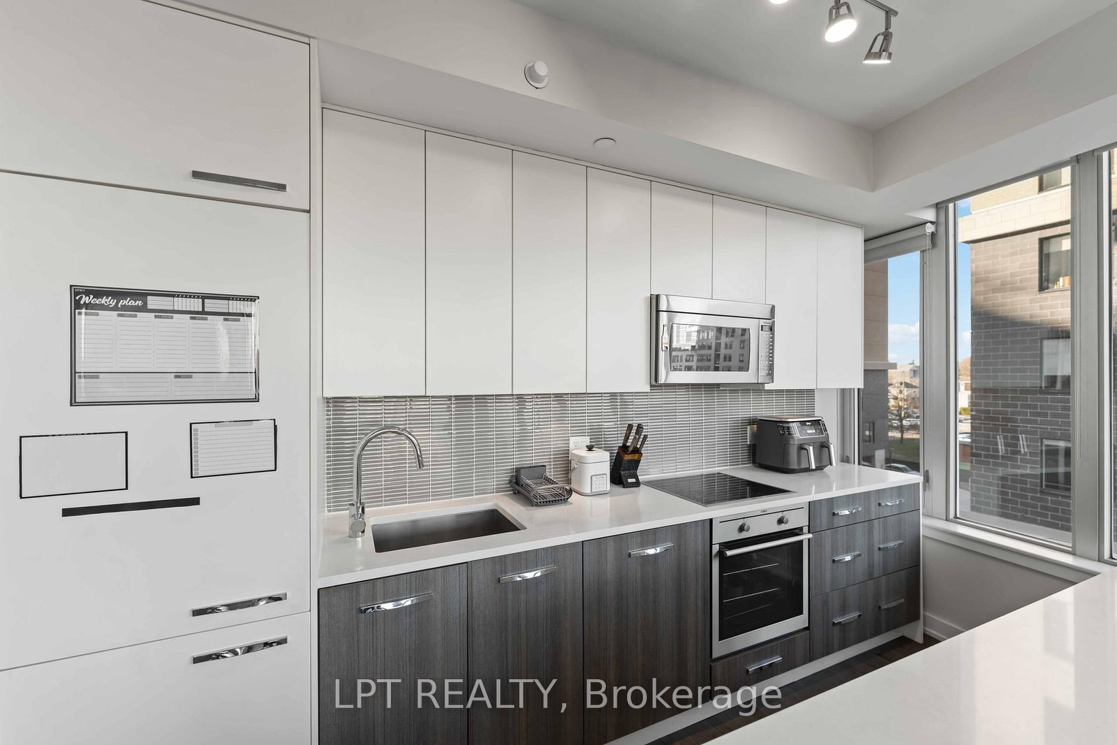 111 Champagne Avenue S, Unit 307 - Photo 15