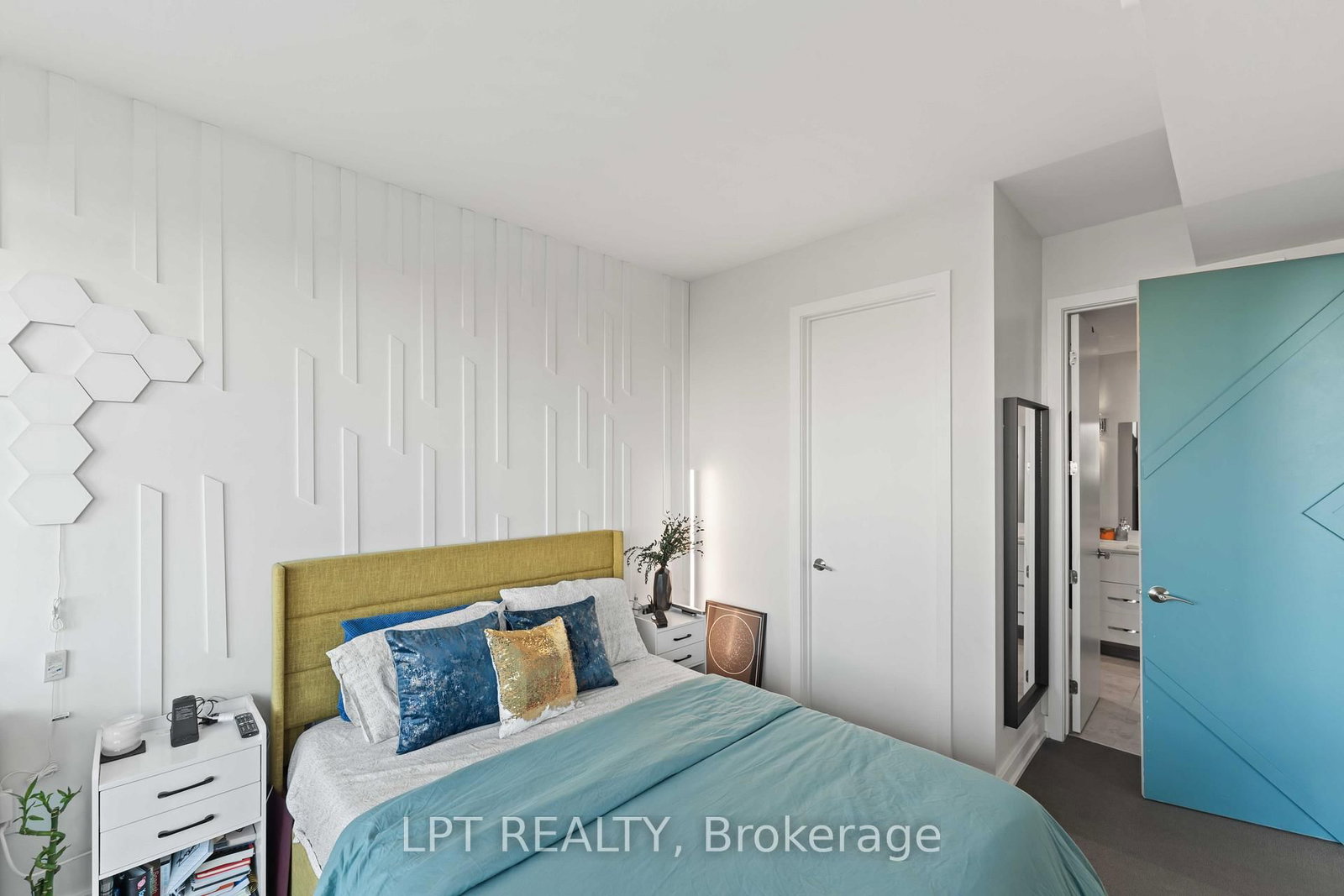 111 Champagne Avenue S, Unit 307 - Photo 22