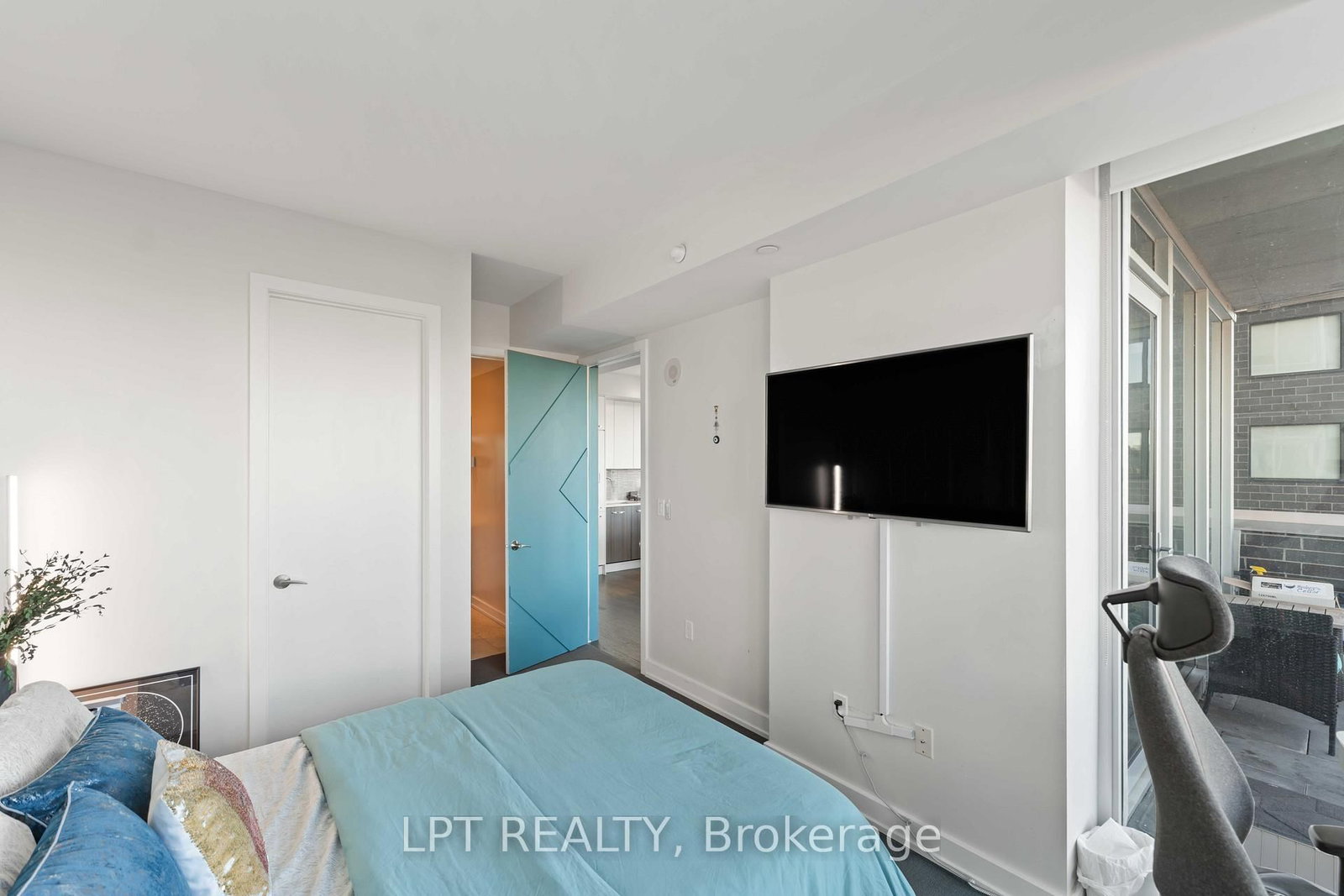 111 Champagne Avenue S, Unit 307 - Photo 23