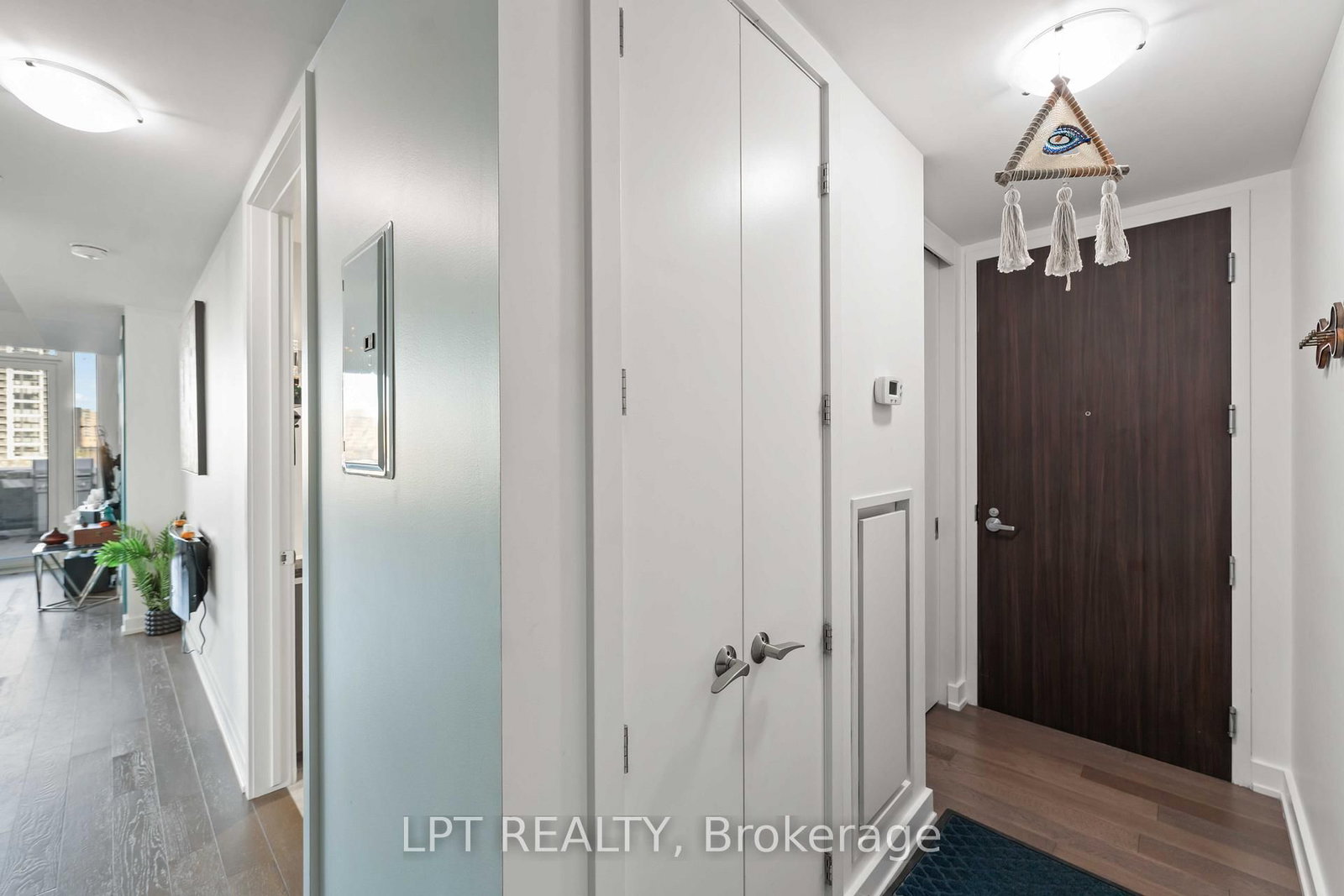 111 Champagne Avenue S, Unit 307 - Photo 8