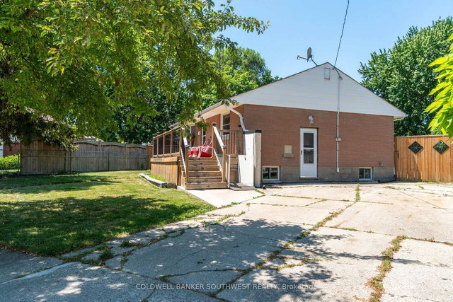 18 Tweedsmuir Avenue