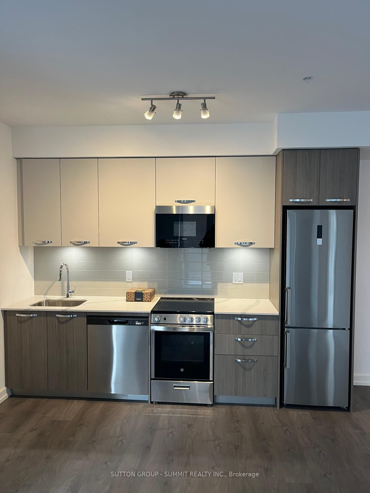 75 James Street S, Unit 419 - Photo 4