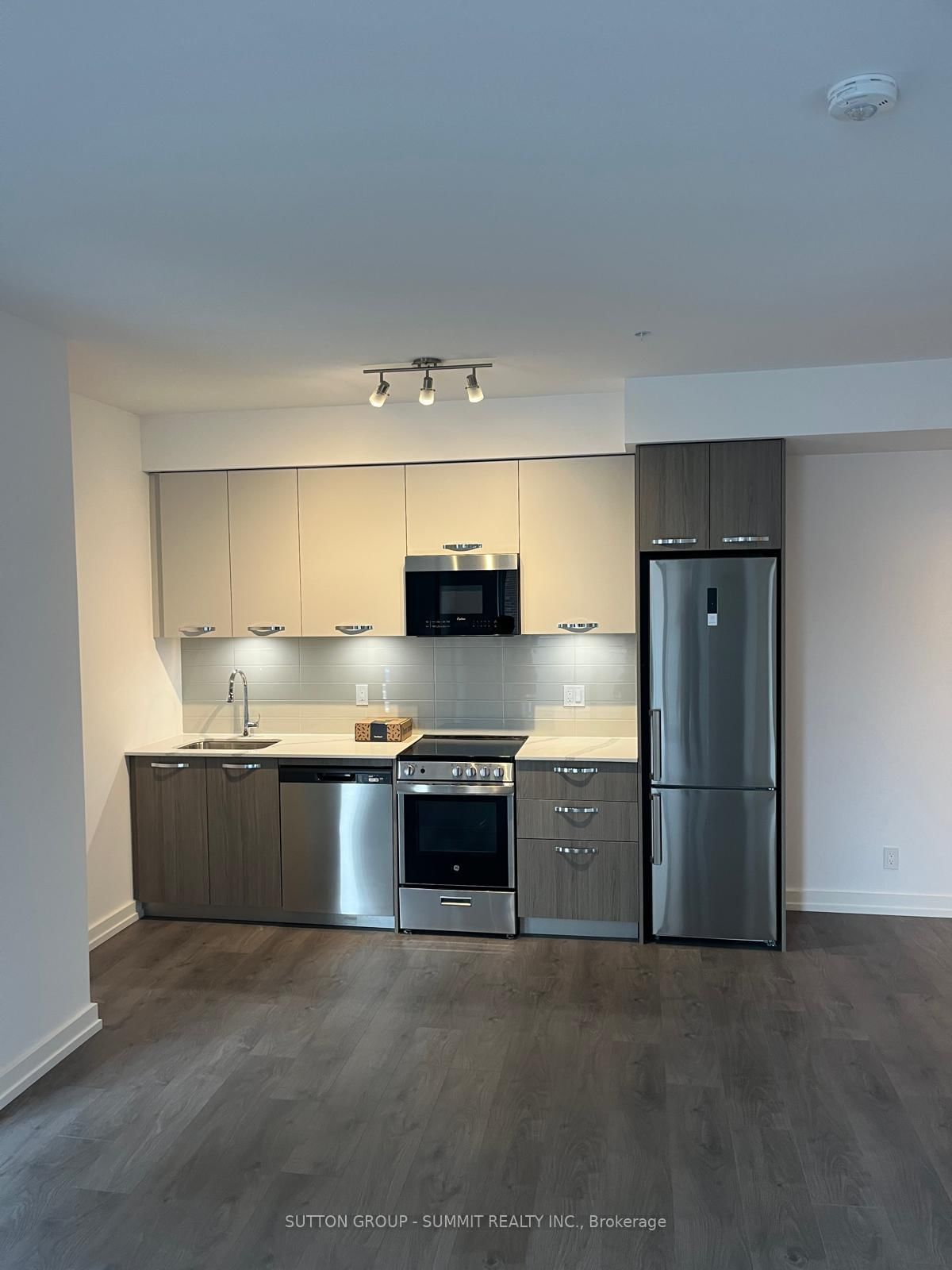75 James Street S, Unit 419 - Photo 5