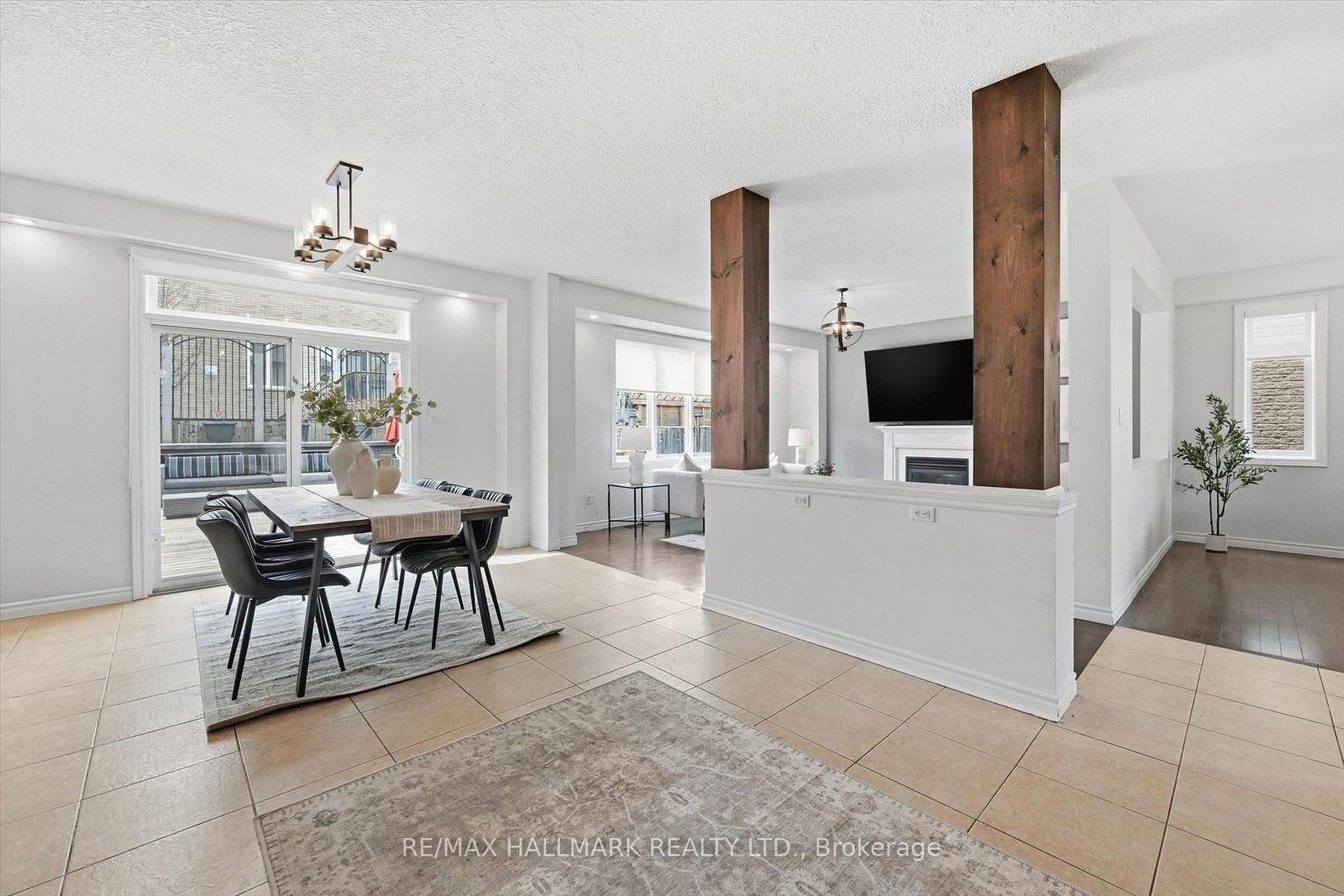 Detached House for sale at 1334 Upper Paradise Road, Hamilton, Ontario, L9B 0C3 - Carpenter - MLS: X12986340