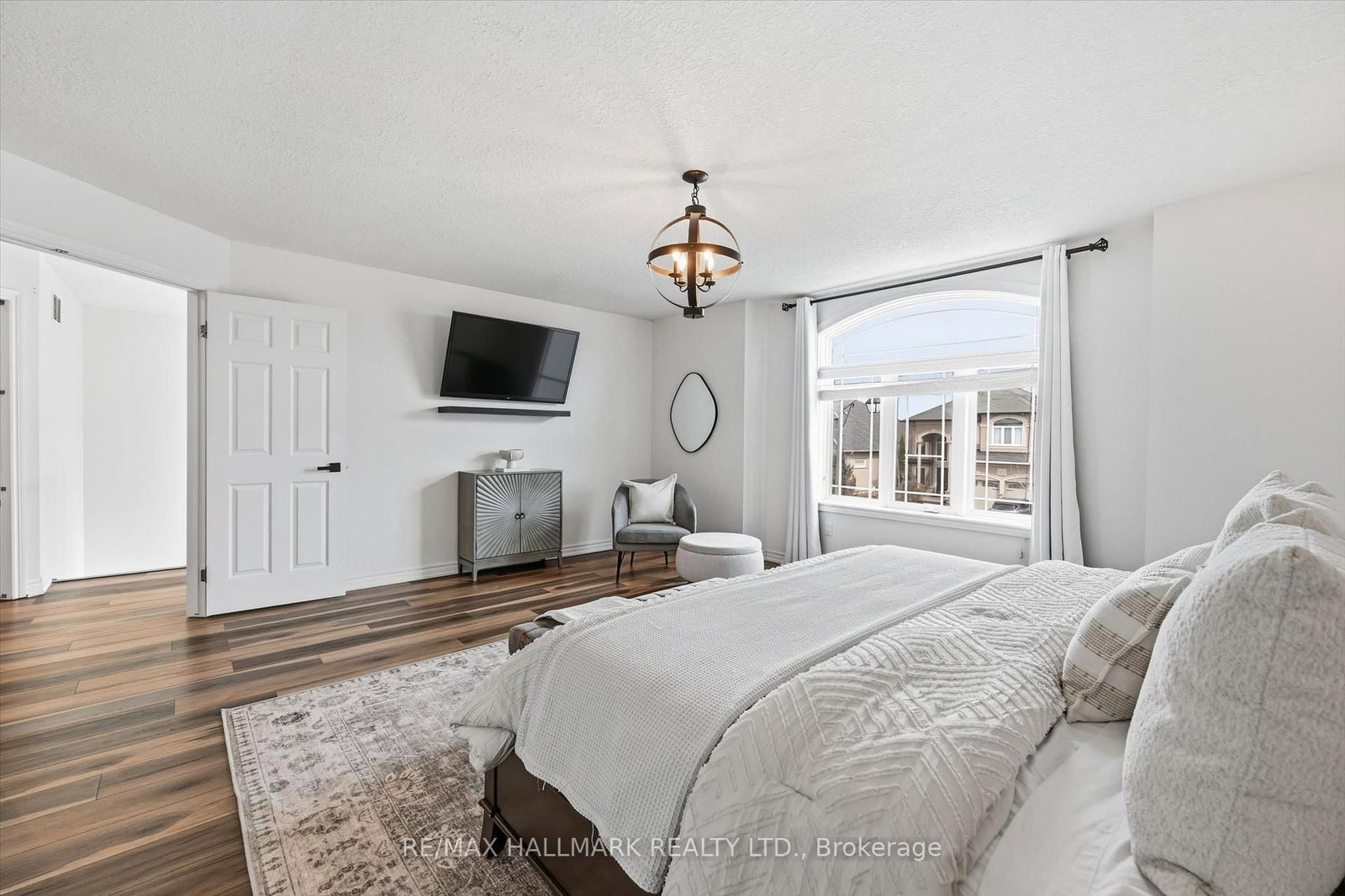 Detached House for sale at 1334 Upper Paradise Road, Hamilton, Ontario, L9B 0C3 - Carpenter - MLS: X12986340