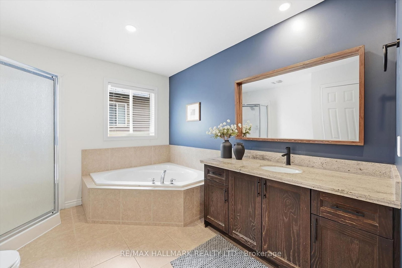 Detached House for sale at 1334 Upper Paradise Road, Hamilton, Ontario, L9B 0C3 - Carpenter - MLS: X12986340