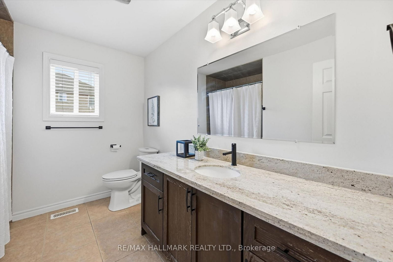 Detached House for sale at 1334 Upper Paradise Road, Hamilton, Ontario, L9B 0C3 - Carpenter - MLS: X12986340