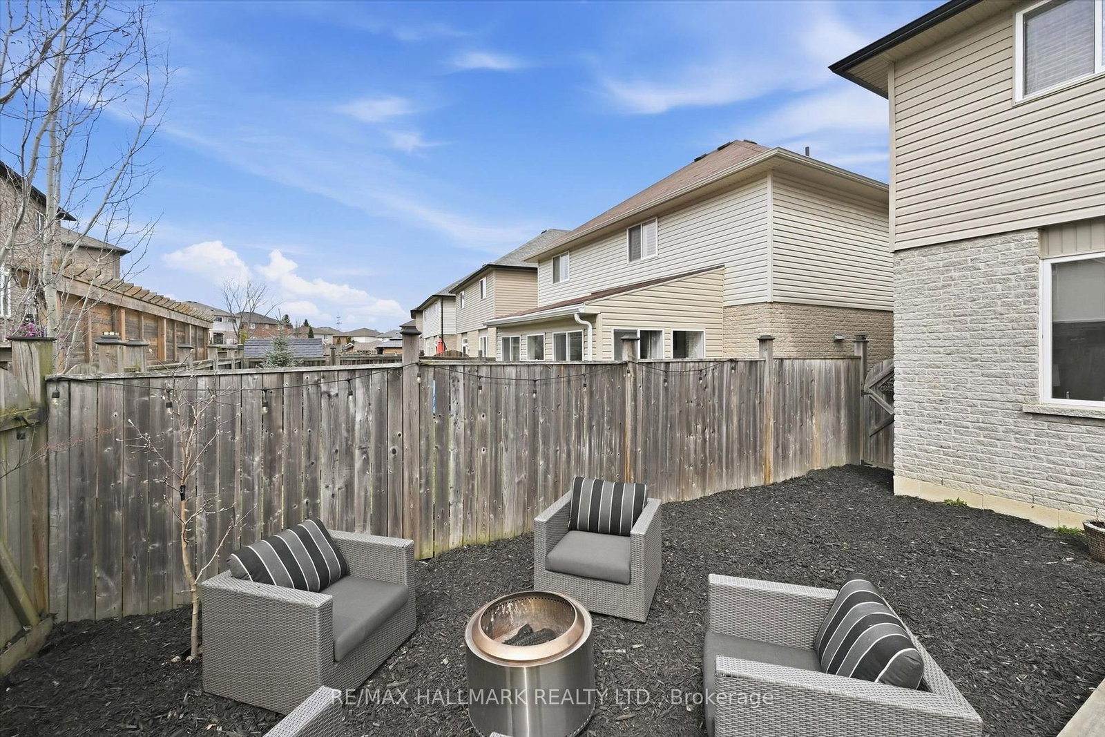 Detached House for sale at 1334 Upper Paradise Road, Hamilton, Ontario, L9B 0C3 - Carpenter - MLS: X12986340