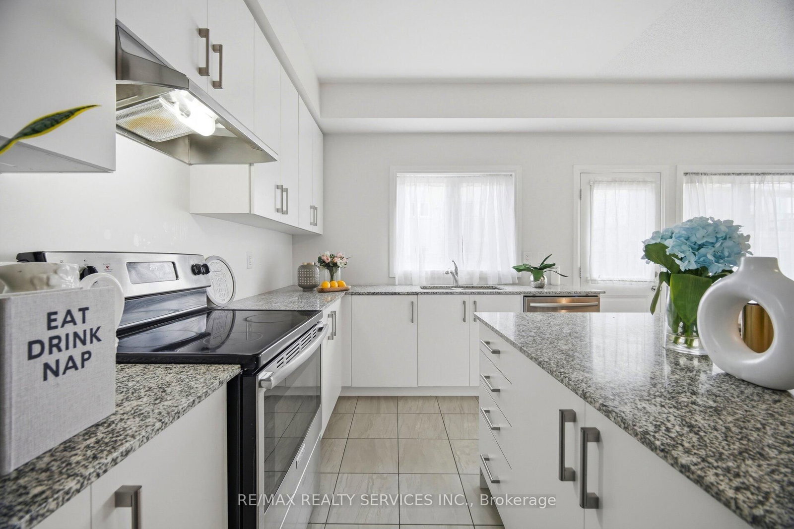 6 Landsborough Street - Photo 12