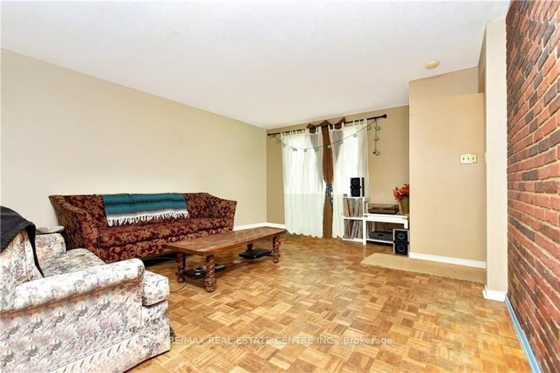 960 Meadowlands Dr, Ottawa, K2C 0K3 | Image 3