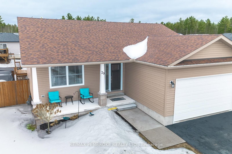 29 Terrance Dr, Petawawa, K8H 0H3 | Image 2