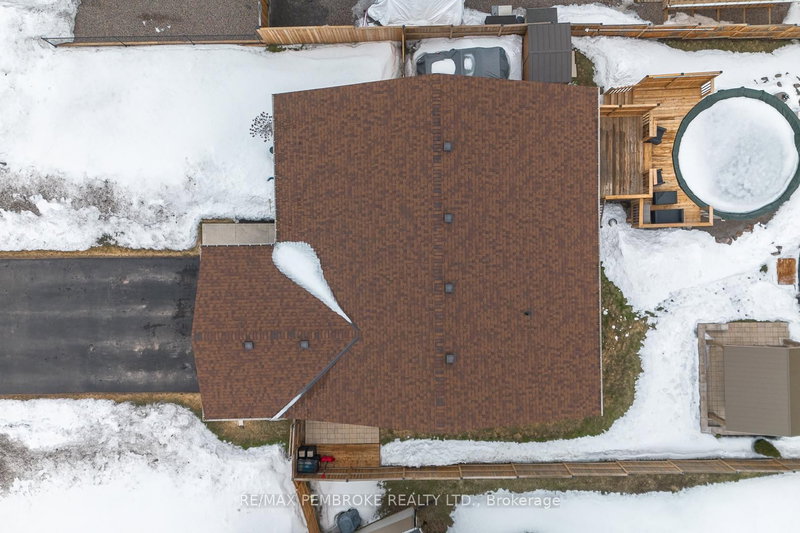 29 Terrance Dr, Petawawa, K8H 0H3 | Image 3