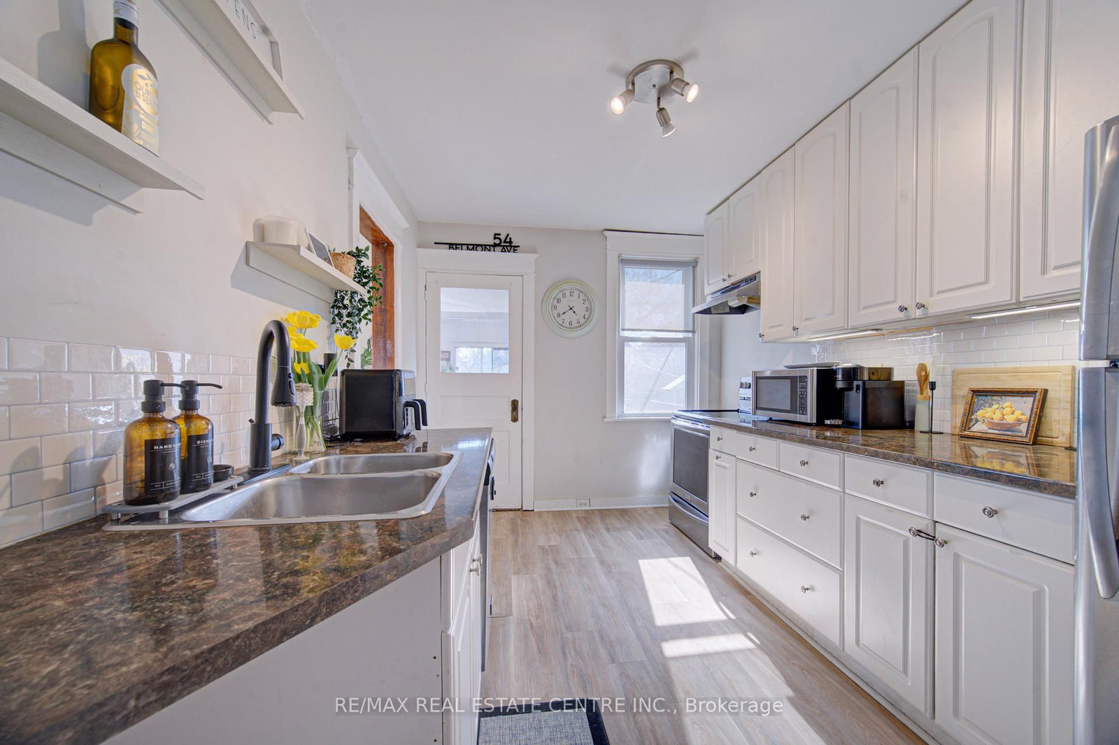 Detached House for sale at 54 Belmont Avenue, Hamilton, Ontario, L8L 7M1 - Crown Point - MLS: X12986516