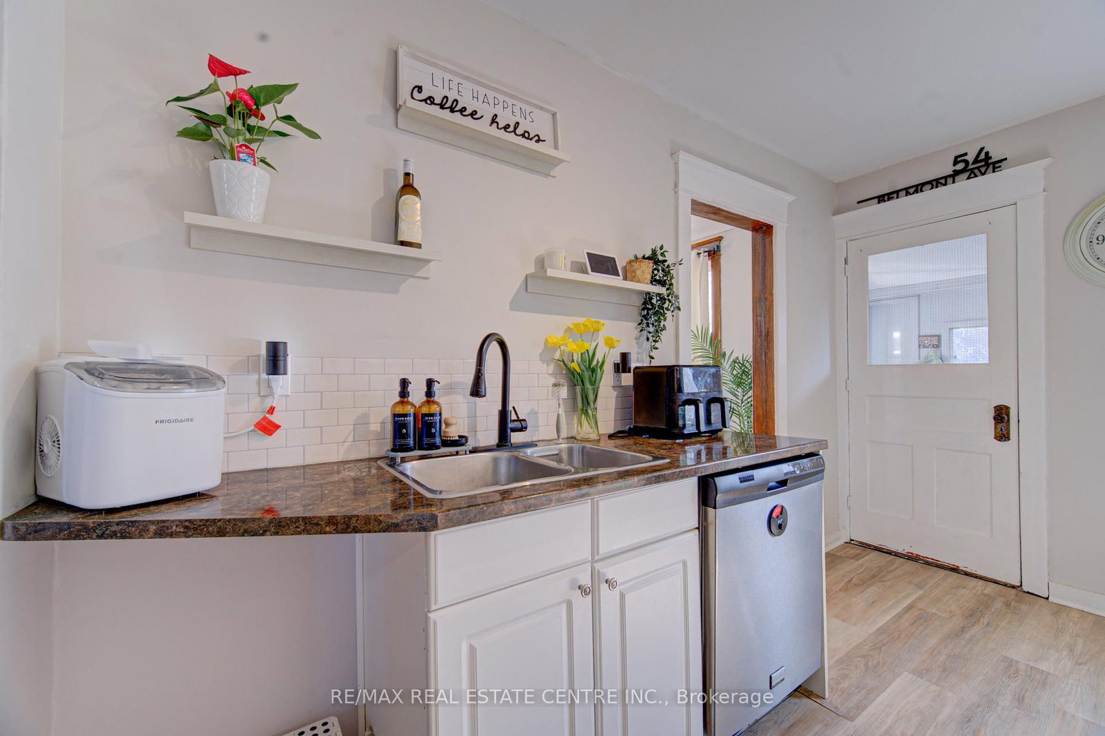 Detached House for sale at 54 Belmont Avenue, Hamilton, Ontario, L8L 7M1 - Crown Point - MLS: X12986516