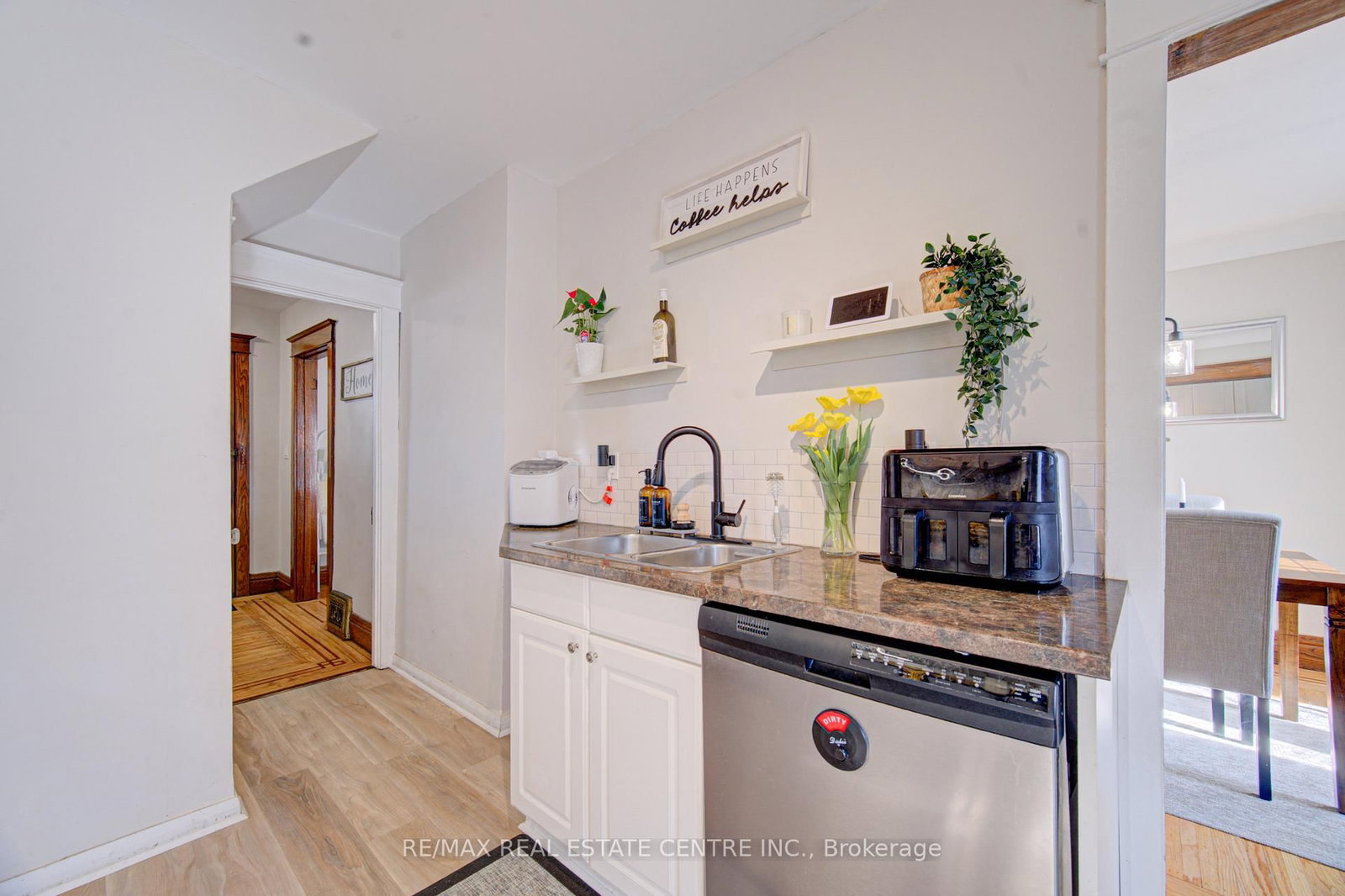 Detached House for sale at 54 Belmont Avenue, Hamilton, Ontario, L8L 7M1 - Crown Point - MLS: X12986516