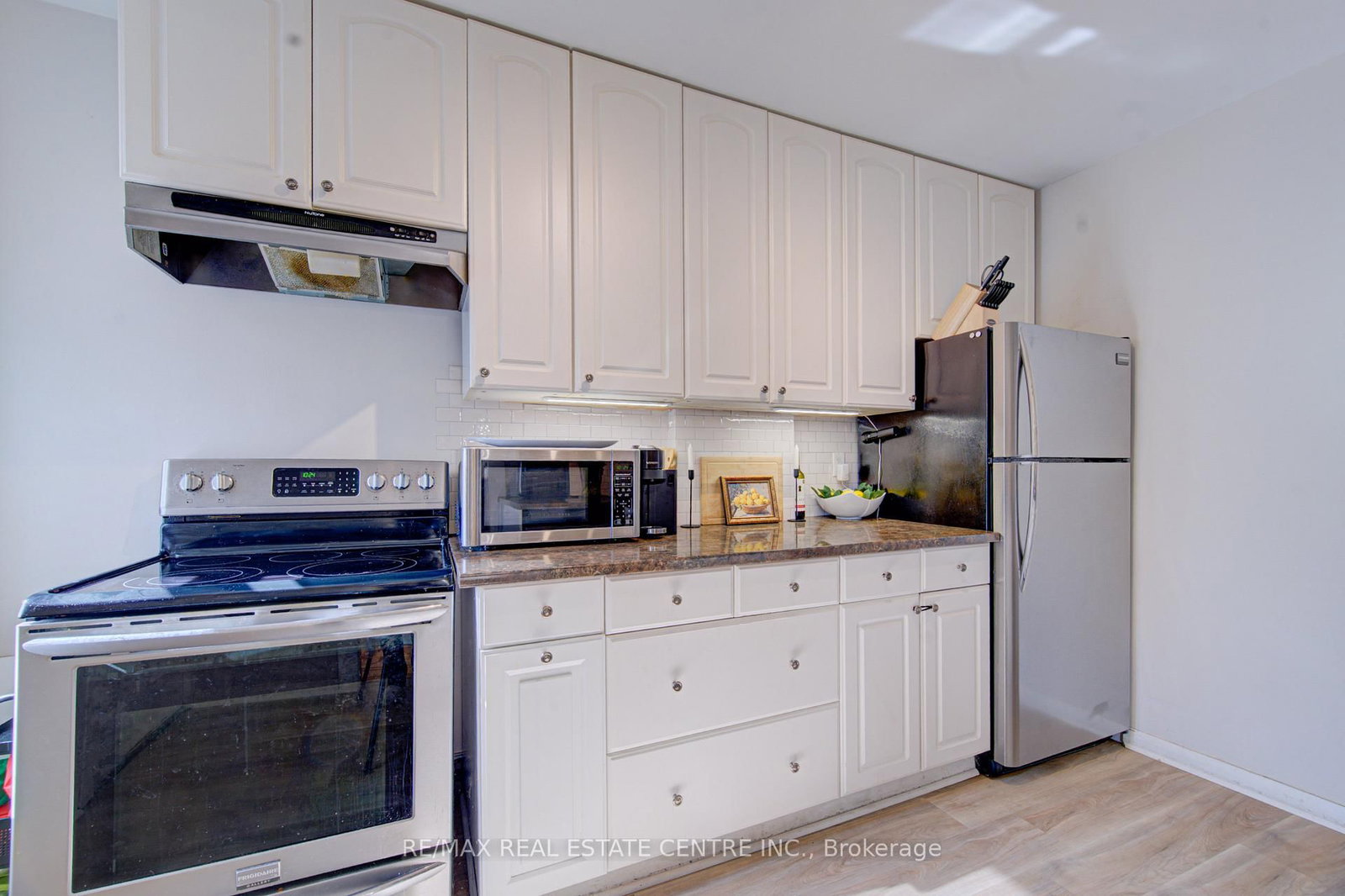 Detached House for sale at 54 Belmont Avenue, Hamilton, Ontario, L8L 7M1 - Crown Point - MLS: X12986516