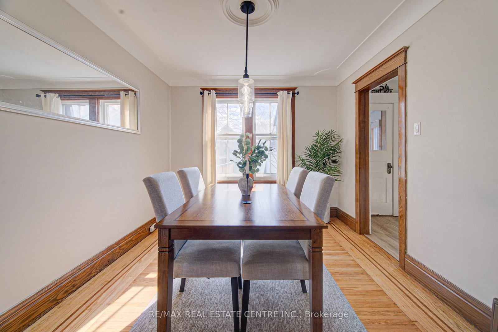 Detached House for sale at 54 Belmont Avenue, Hamilton, Ontario, L8L 7M1 - Crown Point - MLS: X12986516