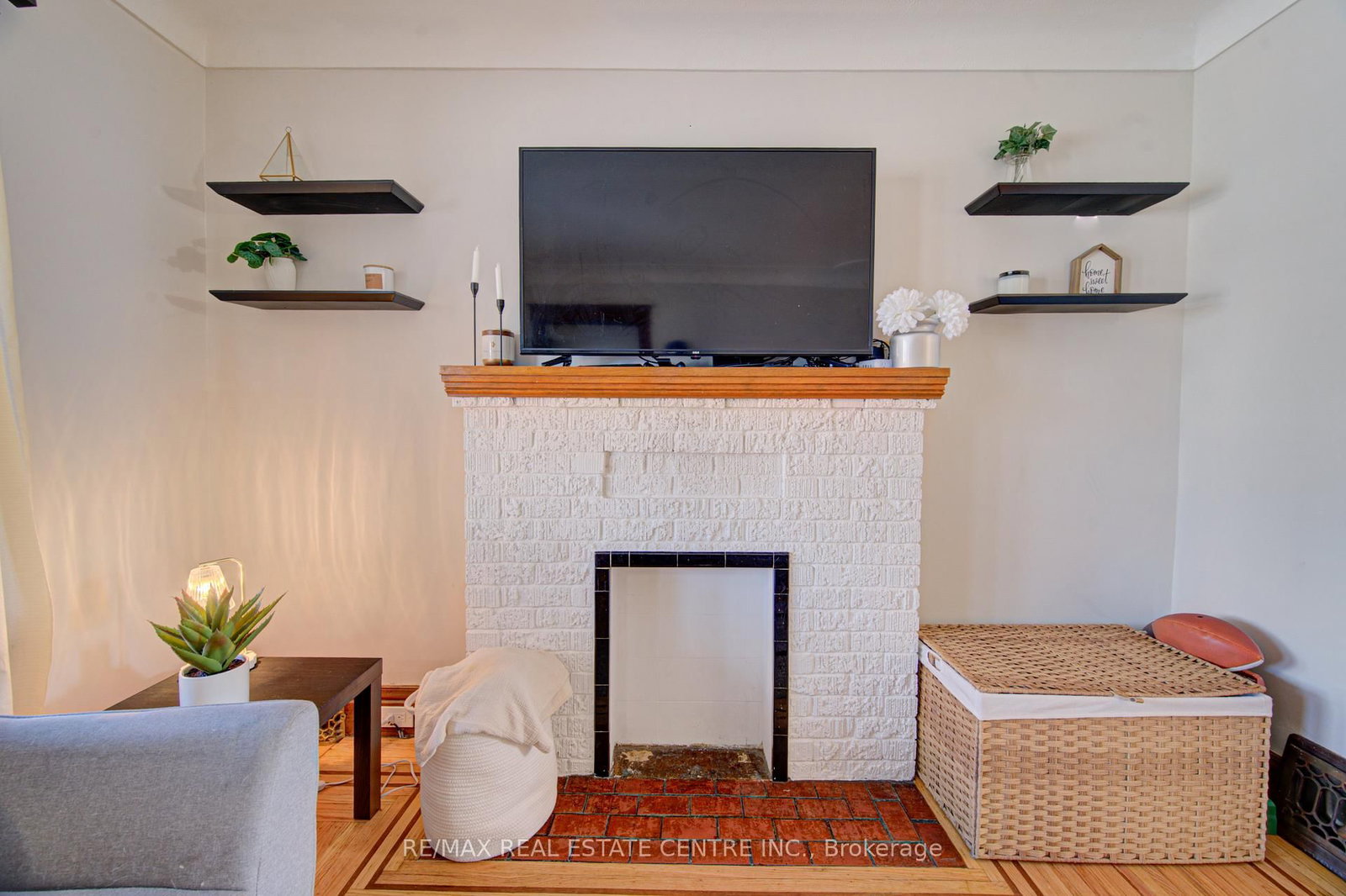 Detached House for sale at 54 Belmont Avenue, Hamilton, Ontario, L8L 7M1 - Crown Point - MLS: X12986516